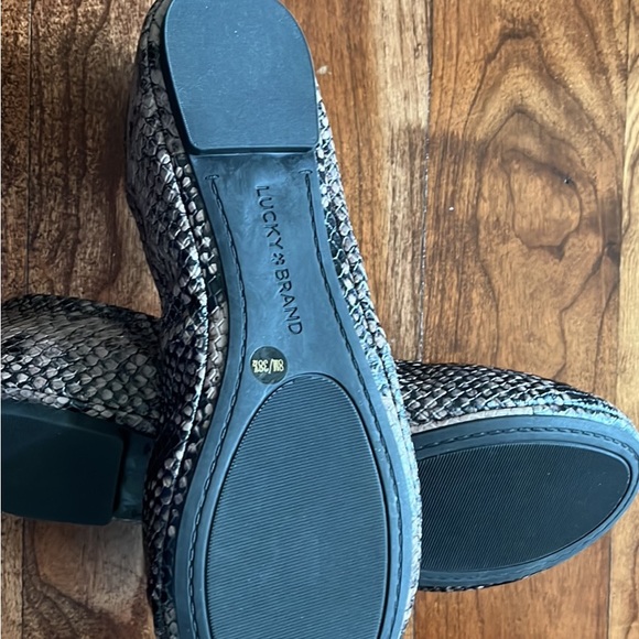 Lucky Brand women’s flat size 8 - Picture 2 of 3